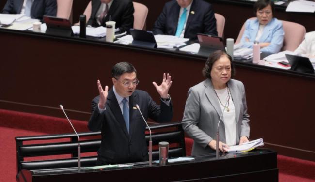 台媒：赖清德将迎来全面性的危机台湾媒体的报道和分析指出，台湾政治局势正在经历一系列变化和挑战，其中涉及到赖清德的政治地位和影响力的问题。关于赖清德是否将面临全面性的危机，这涉及到多个方面的因素，包括政治形势的变化、公众舆论的反应以及他个人的决策和表现等。